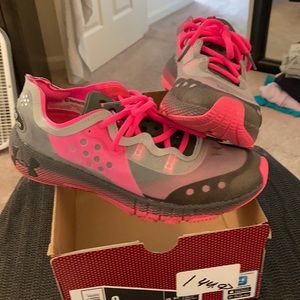 Ladies under armor only used once